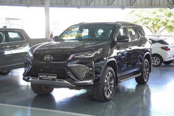 TOYOTA HILUX SW4 2.8 D-4D TURBO DIESEL SRX PLATINUM 7L 4X4 AUTOMÁTICO TOYOTA HILUX SW4 2.8 D-4D TURBO DIESEL SRX PLATINUM 7L 4X4 AUTOMÁTICO